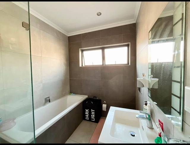 2 BEDROOM APARTMENT FOR SALE IN LYNNWOOD